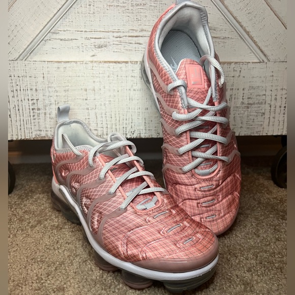Women’s Nike VaporMax Plus - Picture 11 of 13